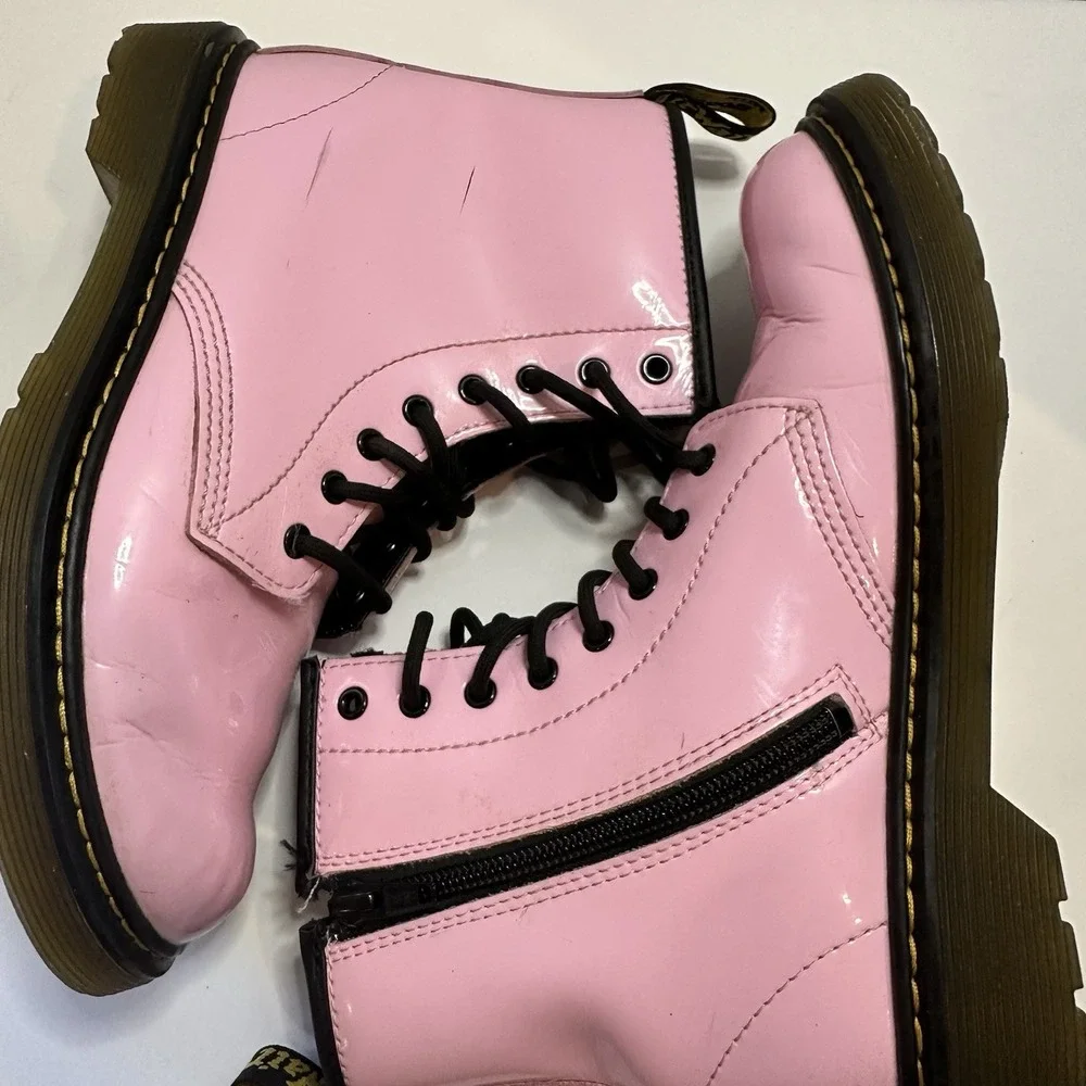 DR DOC MARTENS Girls Pink Boots Shoe‎ 26601J Patent Leather Youth Sz 4M Us 5 L